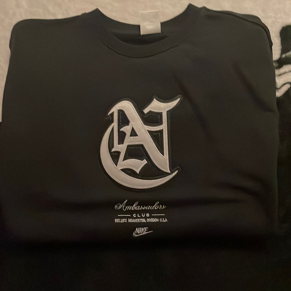 Black nike sweateshirt